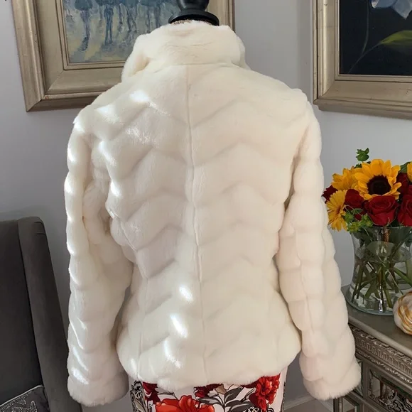 WHBM chevron Faux FUR white ivory coat jacket sold out $228 M 6 8 romantic - Picture 6 of 13